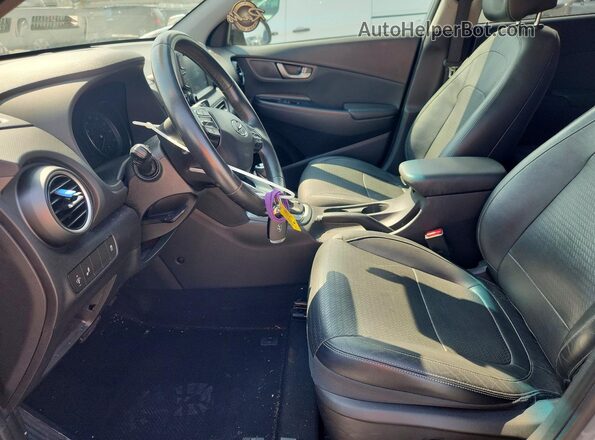 KM8K33A55JU086035 2018 HYUNDAI KONA Silver Dashboard view