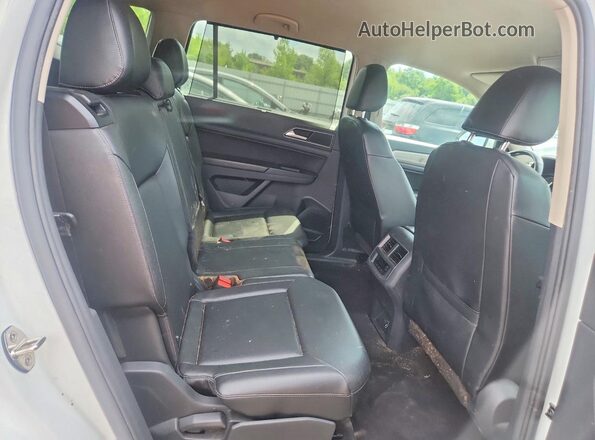 1V2KR2CA6JC566810 2018 VOLKSWAGEN ATLAS White Vista de la etiqueta del VIN