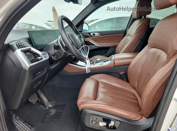 5UX43EU06S9X96024 2025 BMW X5 White Widok deski rozdzielczej