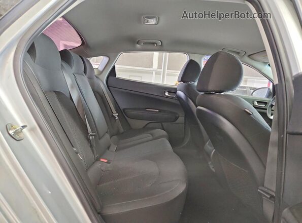 5XXGT4L37KG277345 2019 KIA OPTIMA Silver Widok wnętrza z tyłu