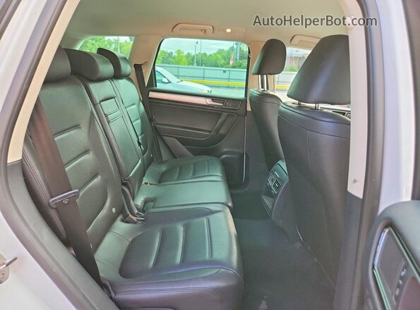 WVGEF9BP9GD006400 2016 VOLKSWAGEN TOUAREG White Вид підкапотного простору
