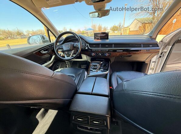 WA1LAAF72JD046552 2018 AUDI Q7 Silver Rear seats view