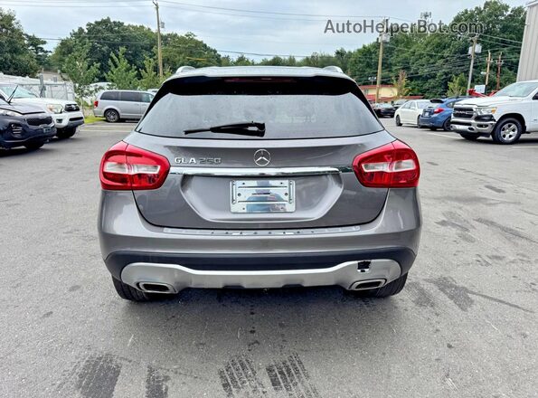 WDCTG4EB1JJ529506 2018 MERCEDES-BENZ GLA Black წინა სალონის ხედი
