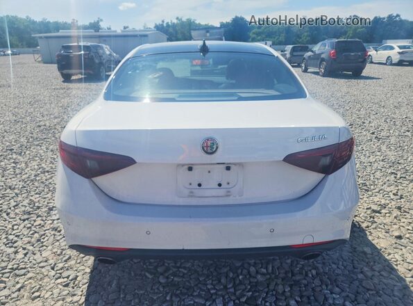 ZARFAEBN2J7590021 2018 ALFA ROMEO GIULIA White Вид салону спереду