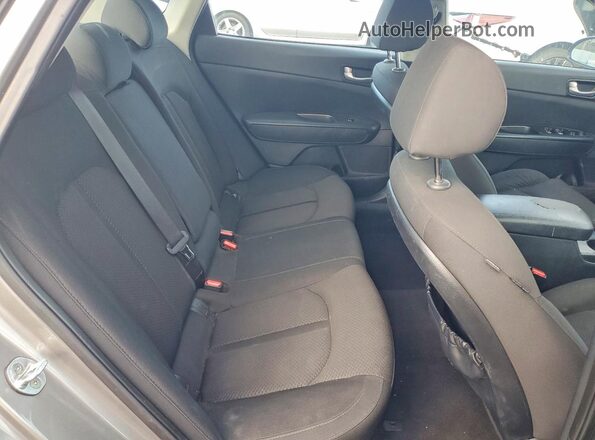 5XXGT4L31GG071526 2016 KIA OPTIMA Gray Widok wnętrza z tyłu