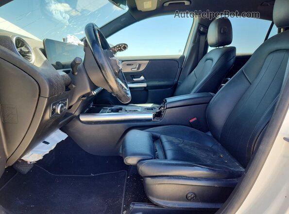 W1N4N4GB8MJ194884 2021 MERCEDES-BENZ GLA White Առջևի վահանակի տեսք