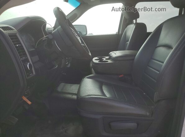 1C6RR7KM9JS120768 2018 RAM 1500 Белый Вид панели приборов