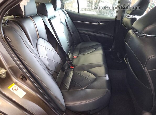 4T1B21HK1KU513862 2019 TOYOTA CAMRY Gray Вид задньої частини салону