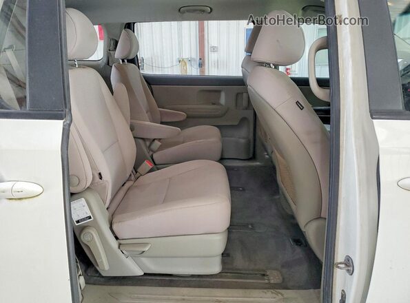 KNDMA5C14G6149728 2016 KIA SEDONA White Engine compartment view