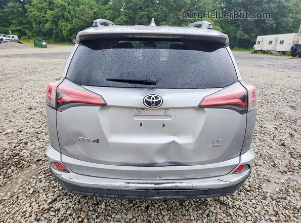 2T3BFREV4HW666334 2017 TOYOTA RAV4 Серебряный Вид салона спереди