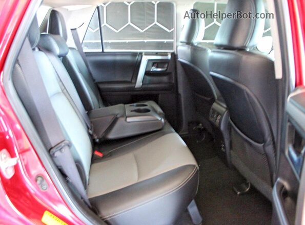 JTEBU5JR0H5437725 2017 TOYOTA 4RUNNER Red წინა სალონის ხედი
