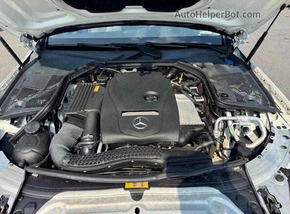 WDDWF4KB6HR254162 2017 MERCEDES-BENZ C White Widok deski rozdzielczej
