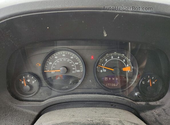 1C4NJRFBXHD179250 2017 JEEP PATRIOT Maroon Vista de los asientos traseros