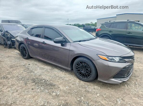 4T1B11HK6JU017604 2018 TOYOTA CAMRY Серый Вид спереди