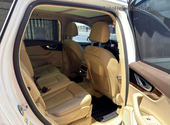 WA1VAAF7XJD023271 2018 AUDI Q7 White Вид салону спереду