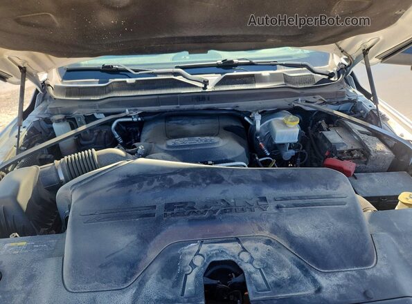 3C63R3CJ0LG176224 2020 RAM 3500 White Vista del compartimento del motor