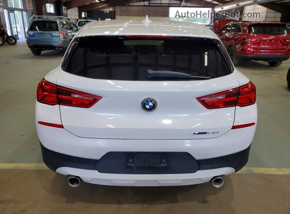 WBXYJ5C31JEF75480 2018 BMW X2 White Vista interior delantera