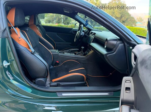 JF1ZNBM17S8750724 2025 TOYOTA GR86 Green Rear view