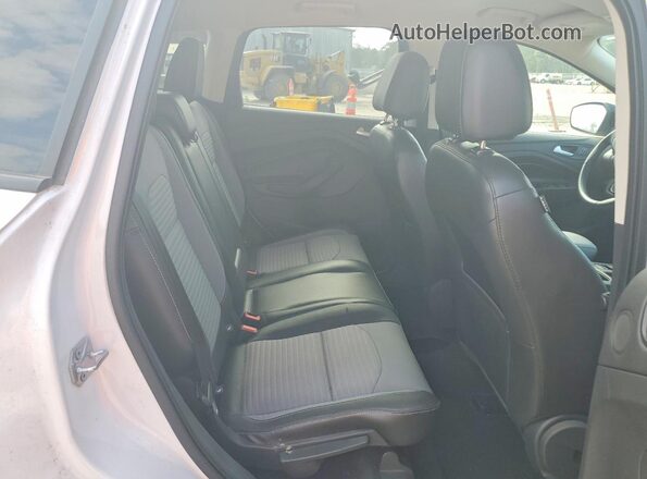 1FMCU0G92HUB95900 2017 FORD ESCAPE White Вид задньої частини салону