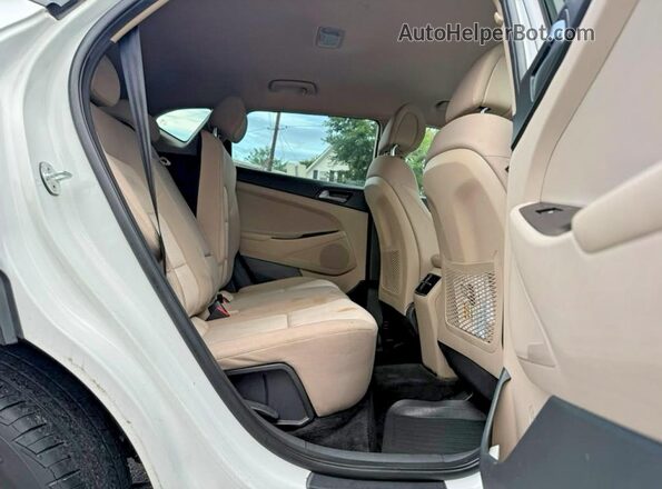 KM8J3CA28HU295247 2017 HYUNDAI TUCSON White Vista interior delantera