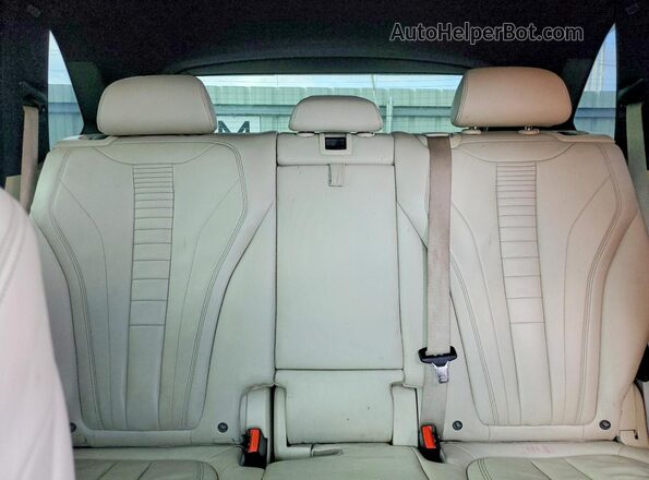 5UXKR6C5XG0J83053 2016 BMW X5 White Widok wnętrza z tyłu