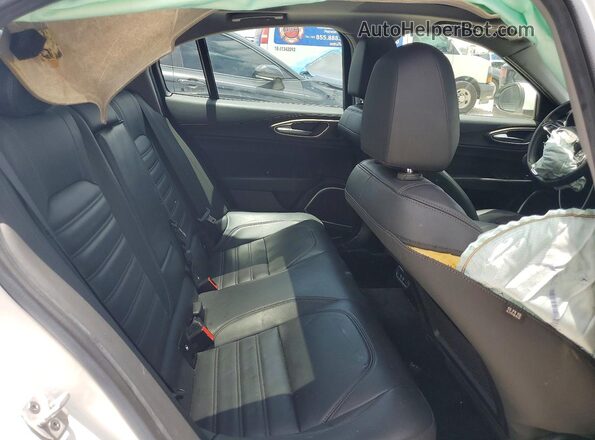 ZARFANBN8L7629553 2020 ALFA ROMEO GIULIA White Widok wnętrza z tyłu