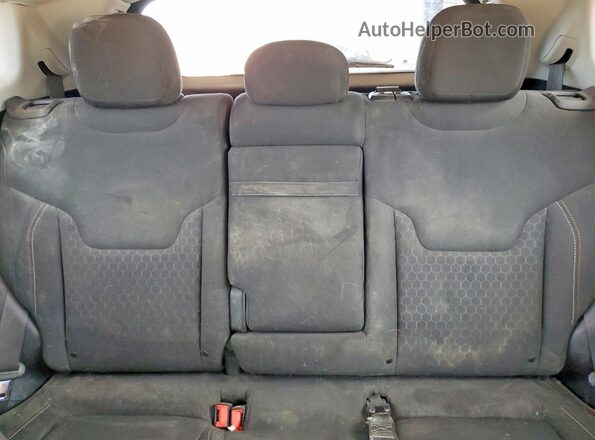 3C4NJCAB0JT124195 2018 JEEP COMPASS Silver Widok tylnych siedzeń