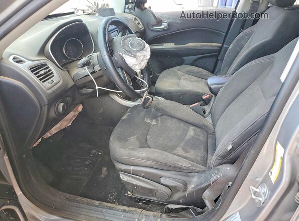 3C4NJCAB0JT124195 2018 JEEP COMPASS Silver Widok wnętrza z przodu