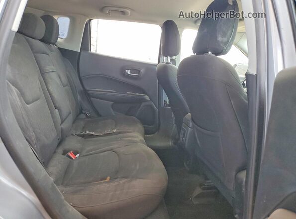 3C4NJCAB0JT124195 2018 JEEP COMPASS Silver Widok wnętrza z tyłu