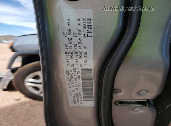 3C4NJCAB0JT124195 2018 JEEP COMPASS Silver Widok wnętrza 360 stopni