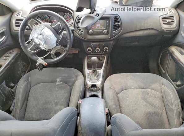 3C4NJCAB0JT124195 2018 JEEP COMPASS Silver Widok deski rozdzielczej