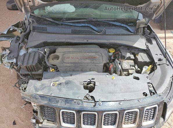 3C4NJCAB0JT124195 2018 JEEP COMPASS Silver Widok komory silnika