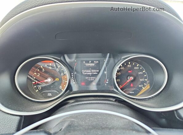 3C4NJCAB0KT675566 2019 JEEP COMPASS Black Widok zestawu wskaźników