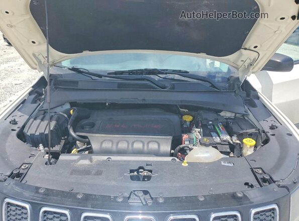 3C4NJCAB1JT151826 2018 JEEP COMPASS White Widok wnętrza z tyłu
