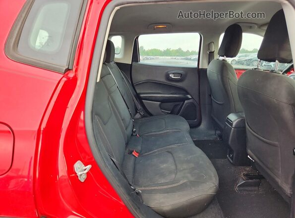 3C4NJCAB2JT339478 2018 JEEP COMPASS Red Rear interior view
