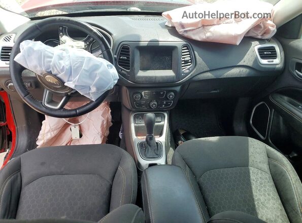 3C4NJCAB4JT186473 2018 JEEP COMPASS Red Вид панелі приладів