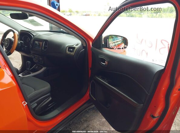3C4NJCAB6JT250674 2018 JEEP COMPASS Orange Front interior view