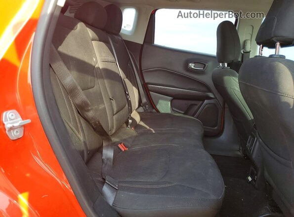 3C4NJCAB7JT214993 2018 JEEP COMPASS Orange უკანა სალონის ხედი