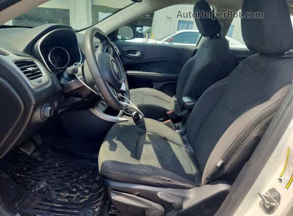 3C4NJCAB9JT254962 2018 JEEP COMPASS White Front interior view