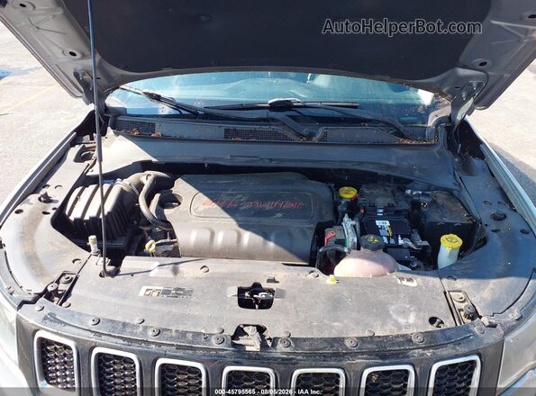 3C4NJCAB9JT411132 2018 JEEP COMPASS Silver Вид ззаду