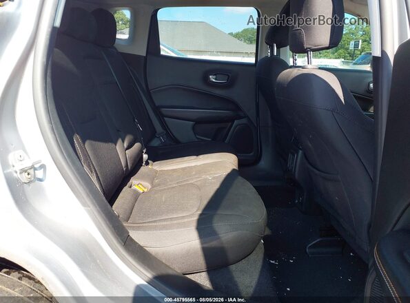 3C4NJCAB9JT411132 2018 JEEP COMPASS Silver Вид наклейки з VIN-кодом