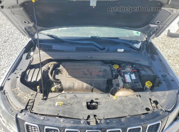 3C4NJCABXJT226961 2018 JEEP COMPASS Gray Widok wnętrza z tyłu