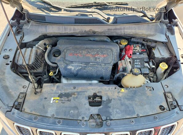 3C4NJCABXKT699681 2019 JEEP COMPASS Silver Vista del compartimento del motor