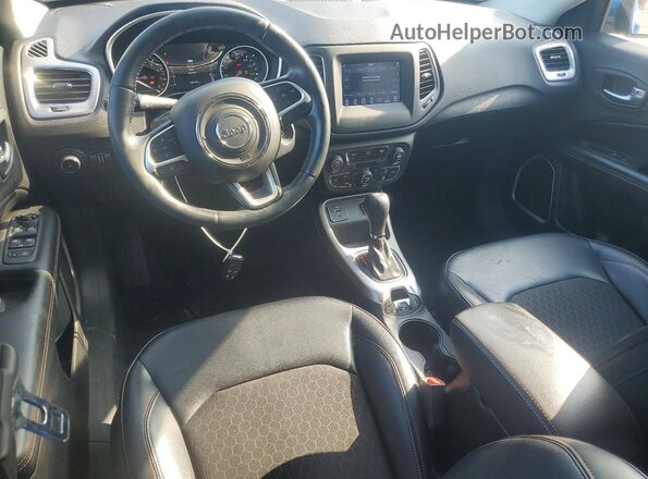 3C4NJCBB0JT124776 2018 JEEP COMPASS Blue Vista del salpicadero