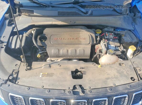 3C4NJCBB0JT124776 2018 JEEP COMPASS Blue Vista del compartimento del motor