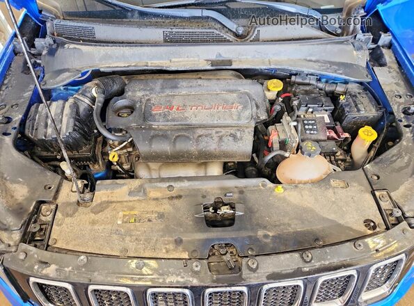 3C4NJCBB0JT193161 2018 JEEP COMPASS Blue Vista del compartimento del motor