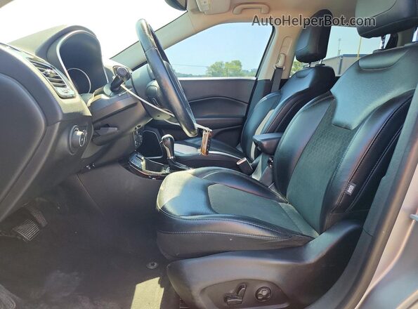 3C4NJCBB0KT612790 2019 JEEP COMPASS Gray Вид салону спереду