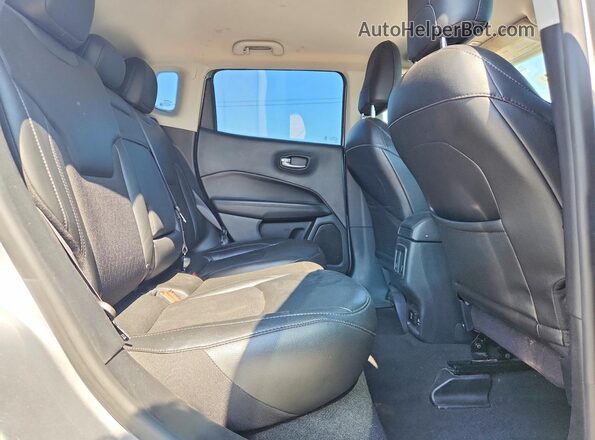 3C4NJCBB0KT612790 2019 JEEP COMPASS Gray Вид задньої частини салону