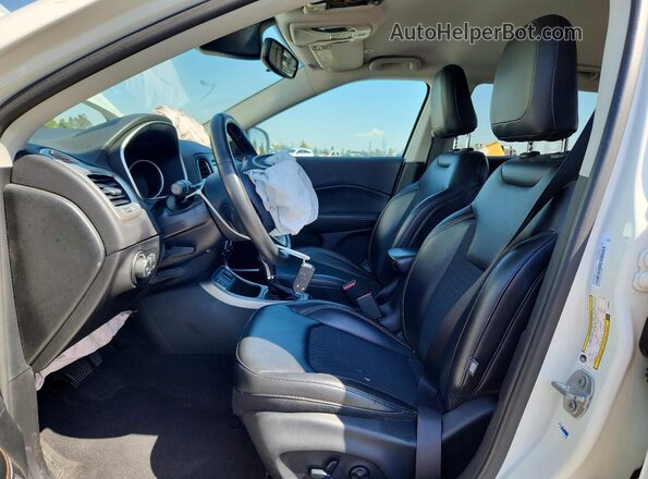 3C4NJCBB1JT489001 2018 JEEP COMPASS White Widok wnętrza z przodu