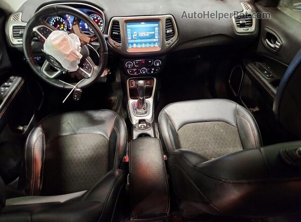 3C4NJCBB3JT108796 2018 JEEP COMPASS Синий Вид панели приборов